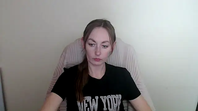 LiaSeass  online show from May 3, 1:15 pm