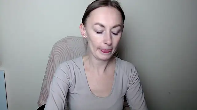 LiaSeass  online show from March 17, 12:52 pm