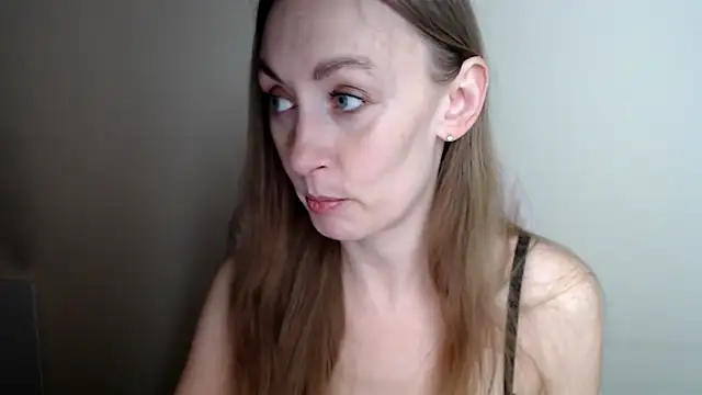 Snapshot of LiaSeass_ chatting on June 16, 11:43 am LiaSeass online show from June 16, 11:43 am