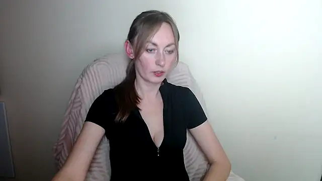 LiaSeass  online show from May 4, 1:14 pm