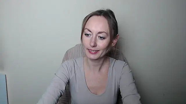 LiaSeass  online show from April 4, 12:12 pm