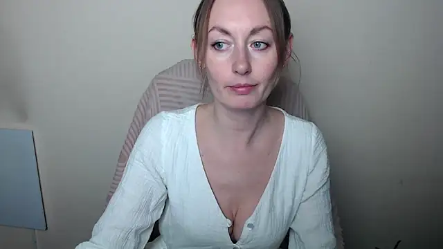 LiaSeass  online show from April 8, 12:17 pm