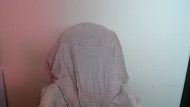 Snapshot of LiaSeass_ chatting on July 3, 11:28 am LiaSeass online show from July 3, 11:28 am