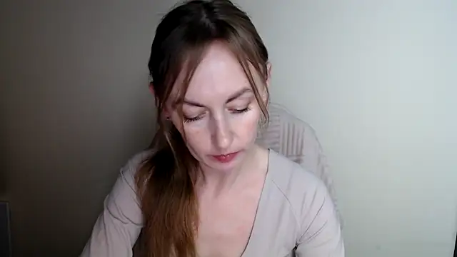 Snapshot of LiaSeass_ chatting on June 6, 12:43 pm LiaSeass online show from June 6, 12:43 pm