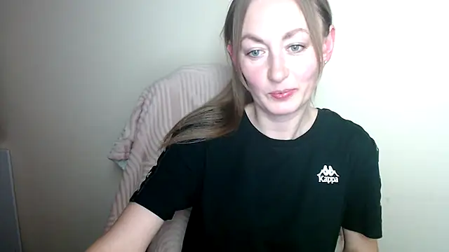 LiaSeass  online show from May 5, 12:30 pm