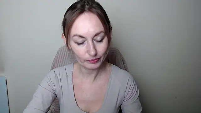 LiaSeass  online show from March 24, 1:00 pm