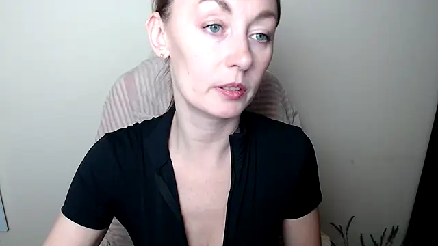 LiaSeass  online show from February 13, 10:15 am