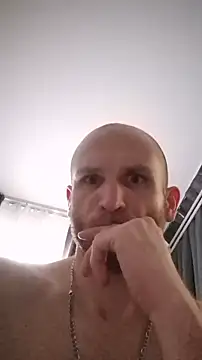 Snapshot of Lukasenko1985 chatting on December 20, 11:35 am Lukasenko1985 online show from December 20, 11:35 am