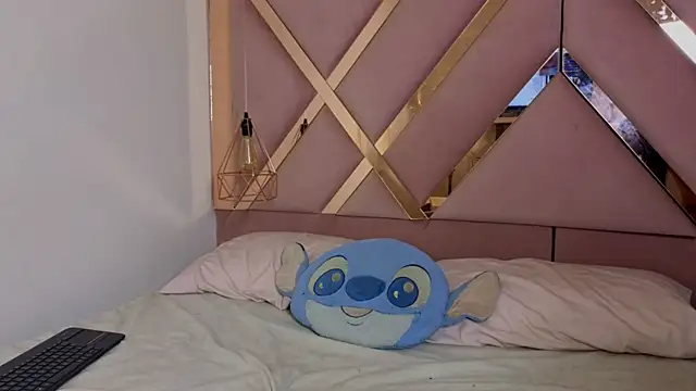 Stephanny Blush online show from April 15, 6:01 pm