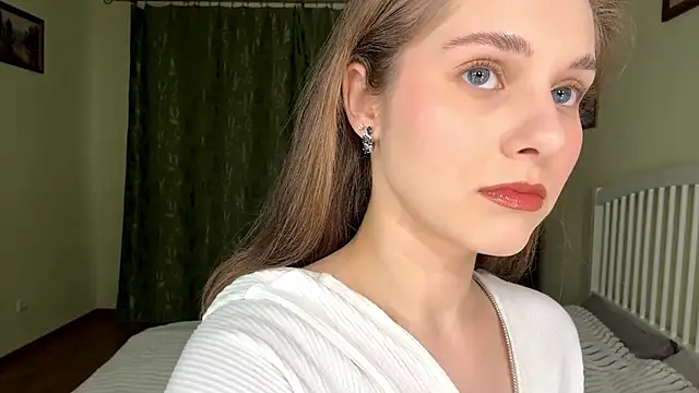 Snapshot of MiaBlanko chatting on December 14, 7:14 am MiaBlanko online show from December 14, 7:14 am