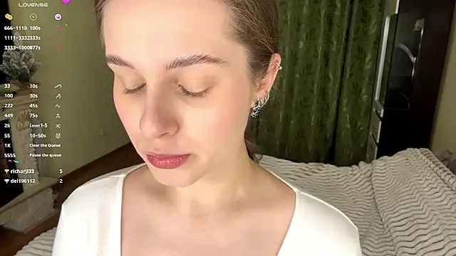 Snapshot of MiaBlanko chatting on December 17, 7:24 am MiaBlanko online show from December 17, 7:24 am