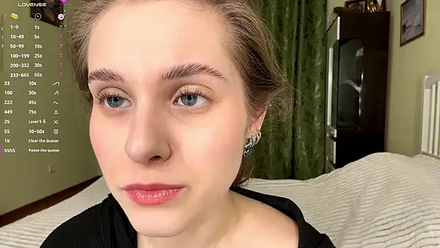 Snapshot of MiaBlanko chatting on December 18, 7:24 am MiaBlanko online show from December 18, 7:24 am