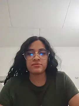 Snapshot of DAFNNEE_HOT chatting on June 4, 2:55 pm DAFNNEE HOT online show from June 4, 2:55 pm