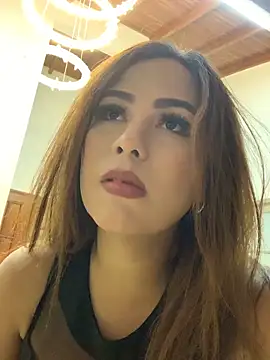 Snapshot of Lunara_Vall chatting on February 11, 3:28 am Lunara Vall online show from February 11, 3:28 am