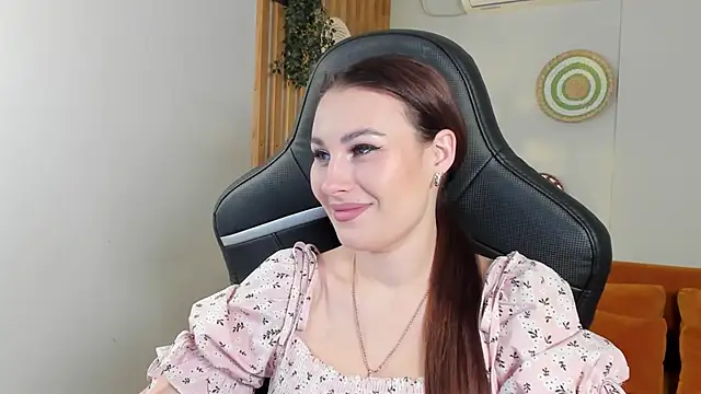 Snapshot of NoraFoxes chatting on February 5, 5:25 am NoraFoxes online show from February 5, 5:25 am