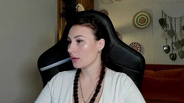 Snapshot of NoraFoxes chatting on January 17, 5:33 am NoraFoxes online show from January 17, 5:33 am