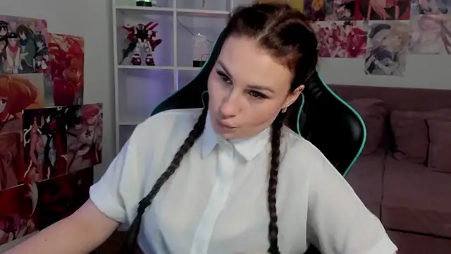 Snapshot of NoraFoxes chatting on January 19, 5:33 am NoraFoxes online show from January 19, 5:33 am