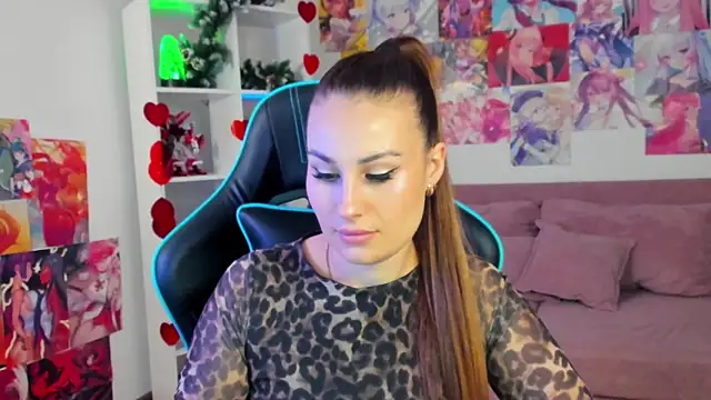 Snapshot of NoraFoxes chatting on December 17, 3:39 pm NoraFoxes online show from December 17, 3:39 pm