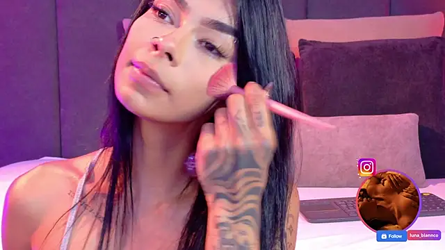 luna blannco online show from April 4, 3:07 pm