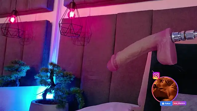 luna blannco online show from June 25, 2:22 pm
