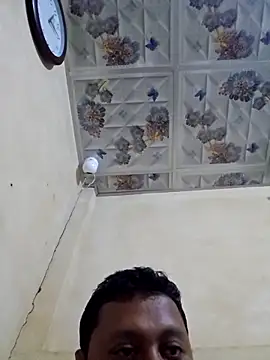 Snapshot of SHARIF12123 chatting on December 17, 12:43 pm SHARIF12123 online show from December 17, 12:43 pm