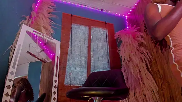 Snapshot of Ebano_morein chatting on December 16, 8:13 pm Ebano morein online show from December 16, 8:13 pm