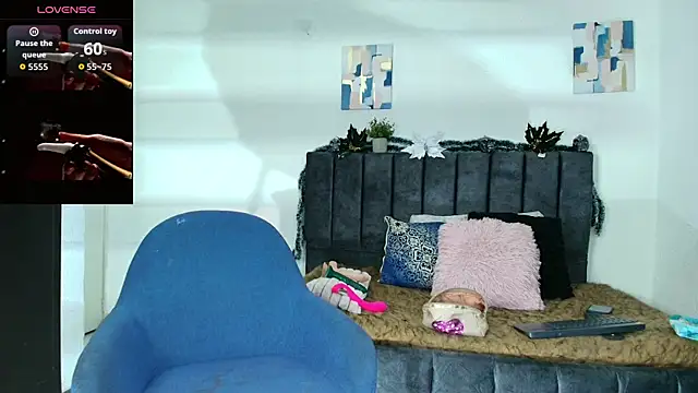 Snapshot of Laura_hotmilf chatting on December 16, 12:20 pm Laura hotmilf online show from December 16, 12:20 pm