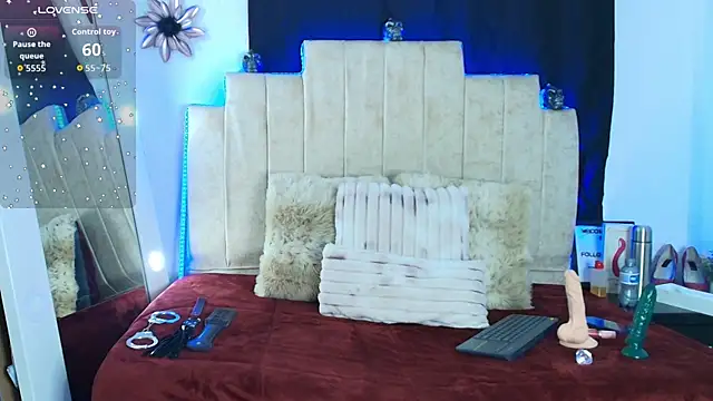 Snapshot of Laura_hotmilf chatting on January 15, 12:08 pm Laura hotmilf online show from January 15, 12:08 pm