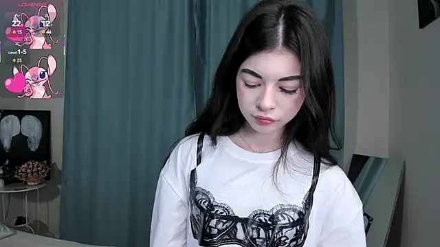 LisaColee online show from March 2, 9:00 pm