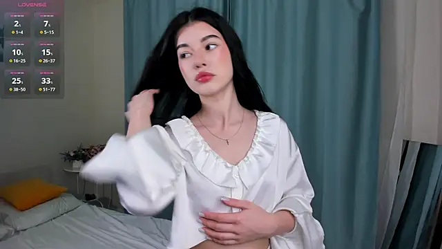 LisaColee online show from April 9, 9:10 pm