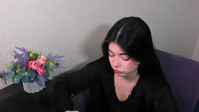 LisaColee online show from May 2, 7:02 am