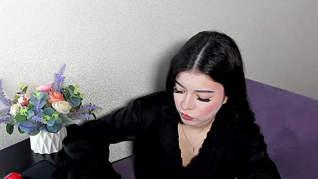 LisaColee online show from June 3, 8:02 pm