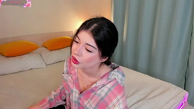 LisaColee online show from May 22, 8:40 pm