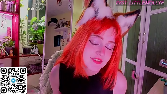 LittleFoxHole online show from May 1, 1:10 am