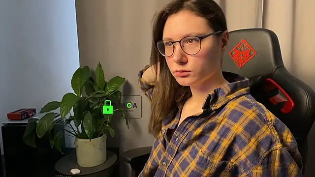 Snapshot of CloudLightt chatting on December 16, 11:36 am CloudLightt online show from December 16, 11:36 am