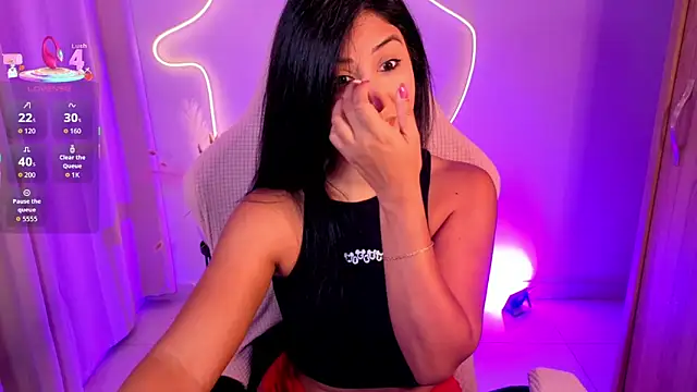 chloebum  online show from April 15, 11:05 am