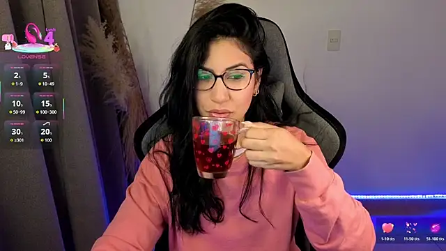 Snapshot of chloebum_ chatting on May 22, 10:57 am chloebum online show from May 22, 10:57 am