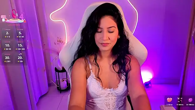 chloebum  online show from March 26, 10:57 am