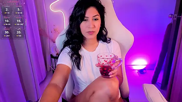 chloebum  online show from March 10, 11:03 am