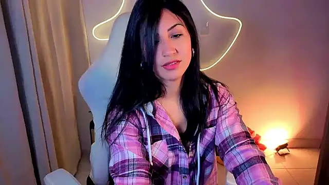 chloebum  online show from January 16, 11:14 am