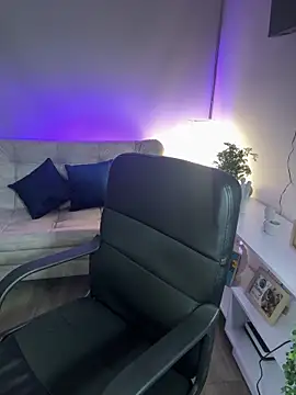 emily kate  online show from March 4, 3:25 am