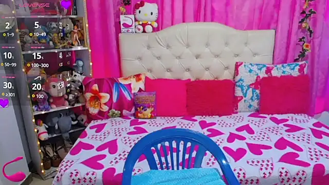 Snapshot of golden_girl01 chatting on September 22, 8:37 pm golden girl01 online show from September 22, 8:37 pm