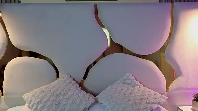 Snapshot of lunajones__ chatting on December 15, 8:47 pm lunajones online show from December 15, 8:47 pm