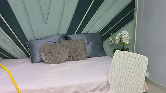 DulceeEsmeralda online show from March 11, 2:22 pm