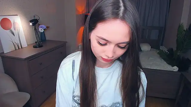 YvonneRobes online show from February 4, 7:09 pm