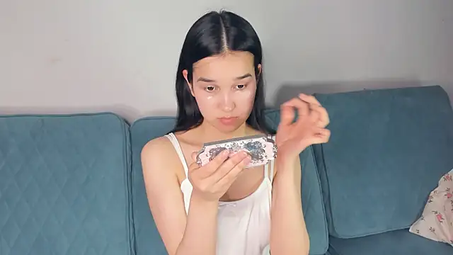 YvonneRobes online show from April 17, 5:38 pm