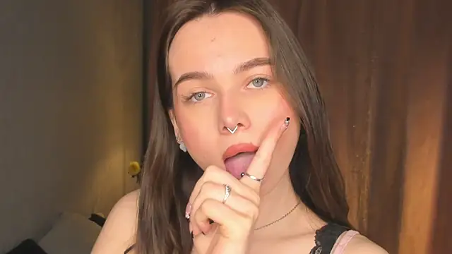 YvonneRobes online show from April 12, 7:28 pm