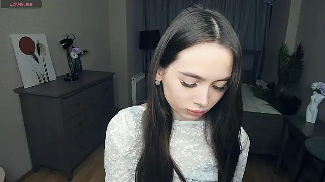 YvonneRobes online show from February 13, 7:25 pm