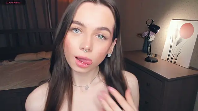 YvonneRobes online show from March 13, 7:08 pm