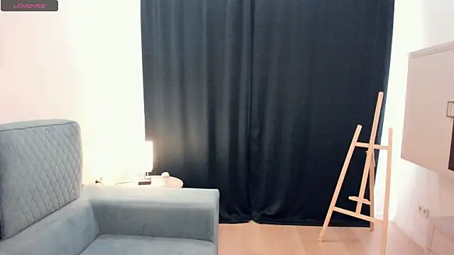 YvonneRobes online show from July 17, 5:15 am